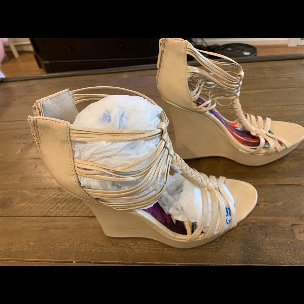Michael Antonio Cream Wedge 7.5 Shoes